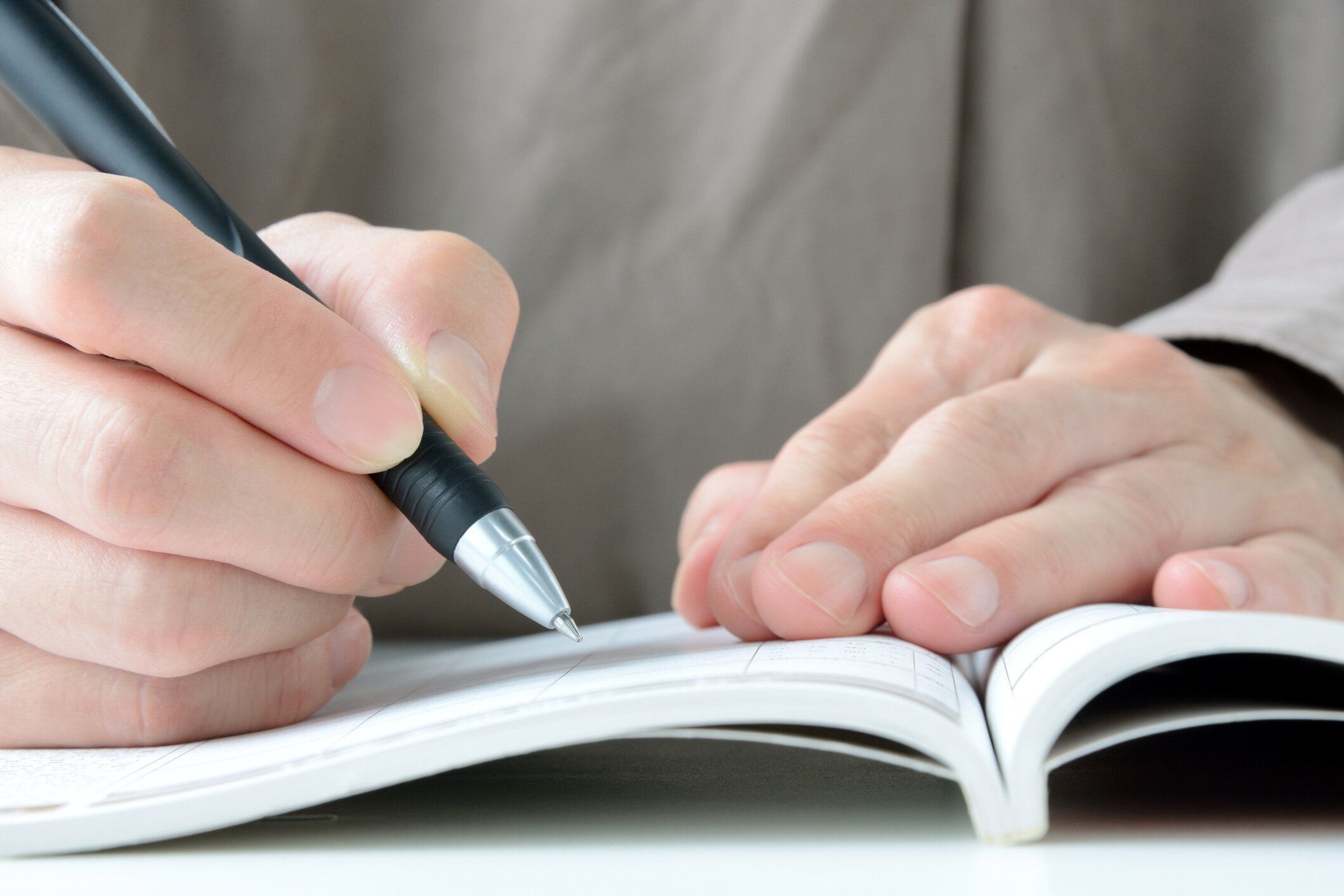 教科書に書く人間の手