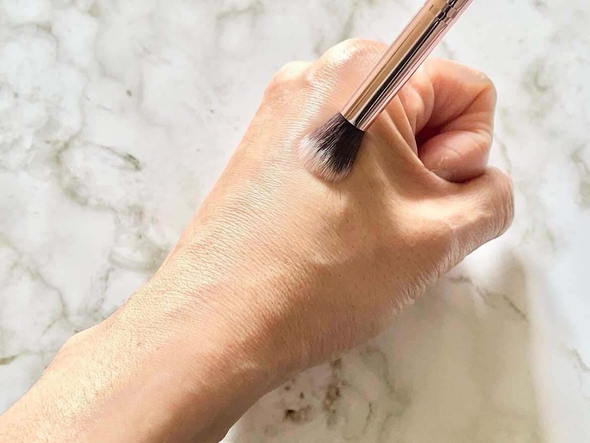 手の甲に色はつかない