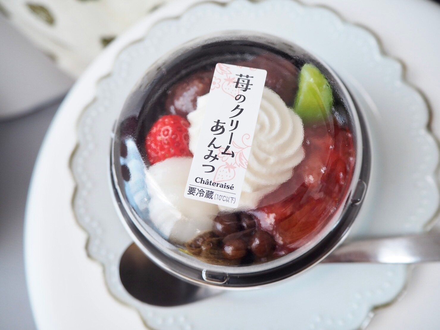 シャトレーゼ「苺のクリームあんみつ」商品写真