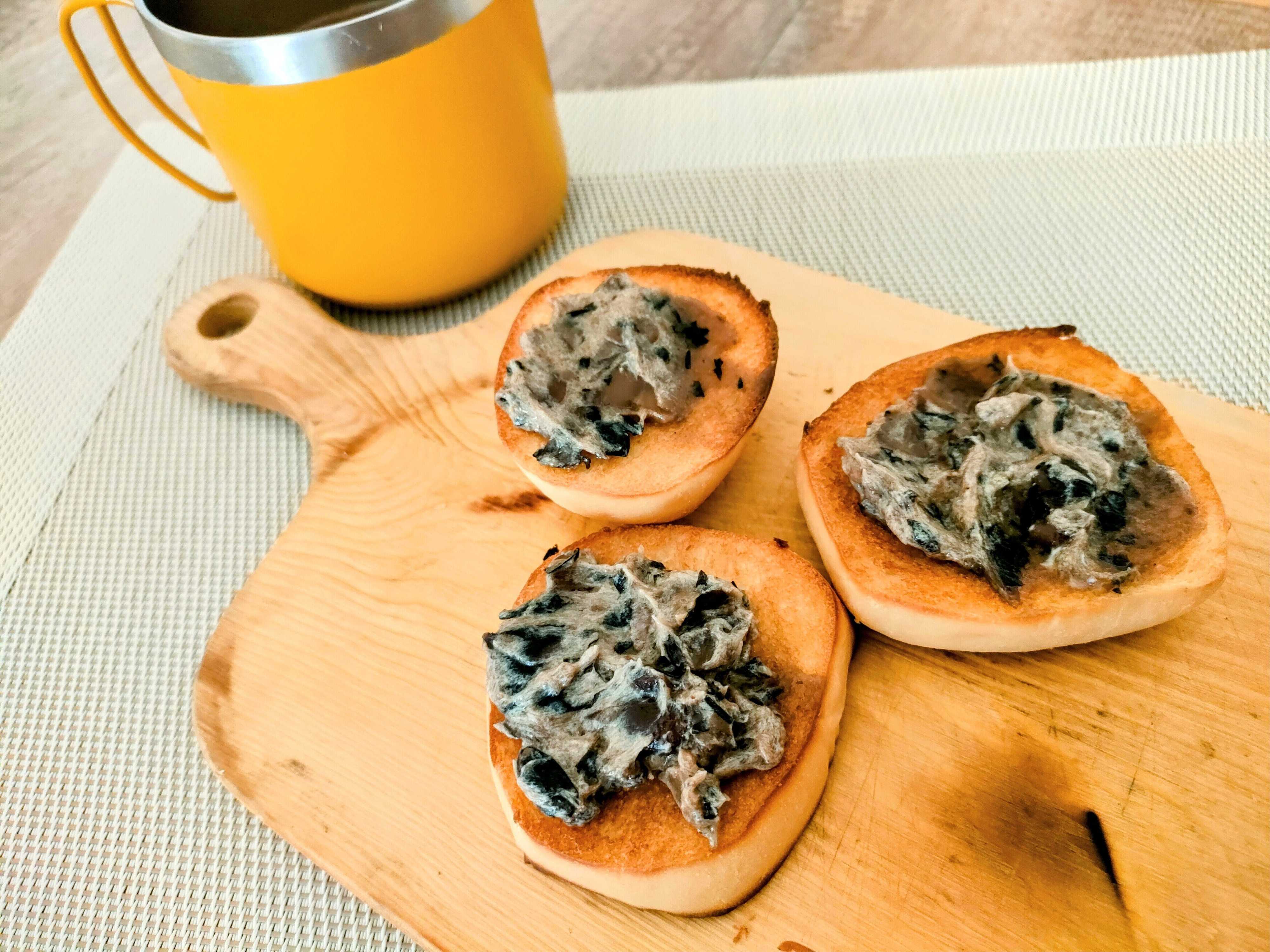 黒豆バターのオープンサンド