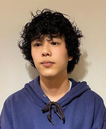 強めのカールがイマドキ！重めのマッシュヘア