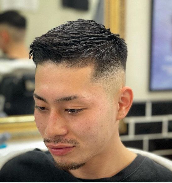 メンズ髪型ショートヘアカタログ。アップバングが大人クールなベリーショート