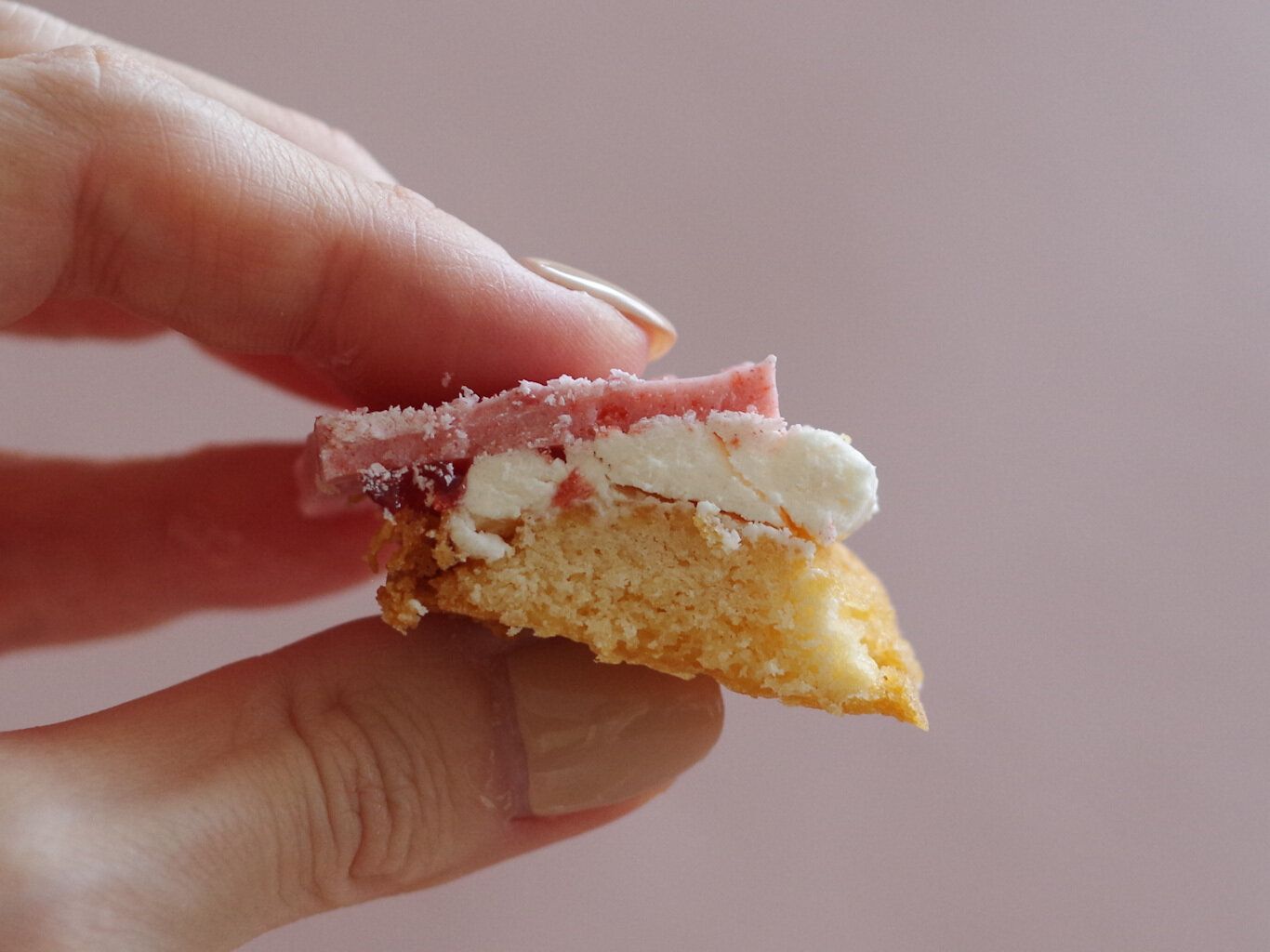 「ファミマのいちご狩り」スタート!ザクザク食感が絶品な“いちごのチョコサンド”実食レポ