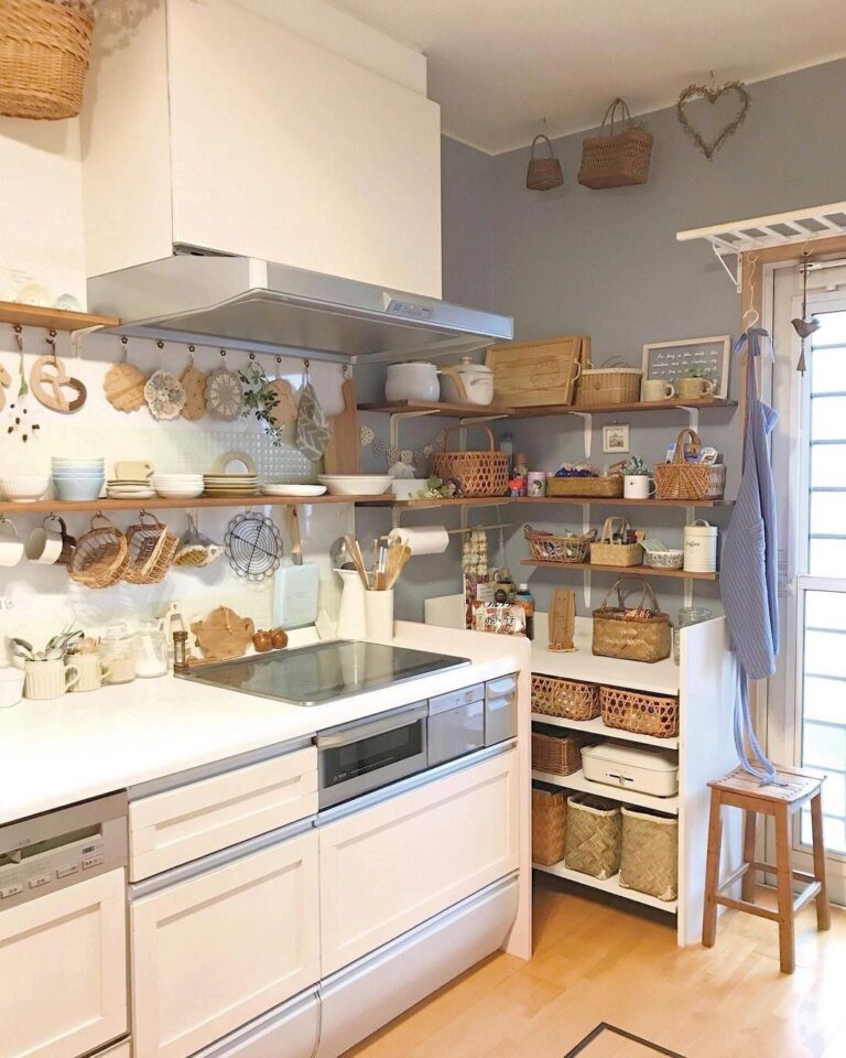 【パントリー（食料庫）の収納アイデア38選！】自分好みの収納でパントリーをお気に入りの空間に！