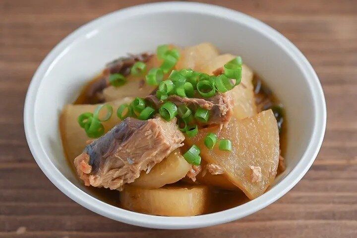 サバ缶と大根の甘辛煮込み
