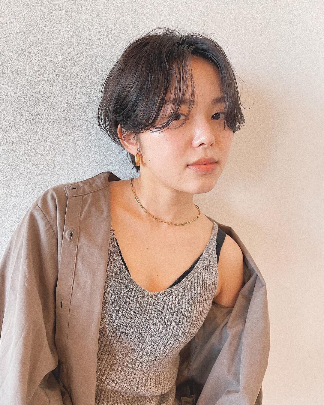 40代女性にもおすすめ!小顔効果もバッチリ!長めバングで骨格補正