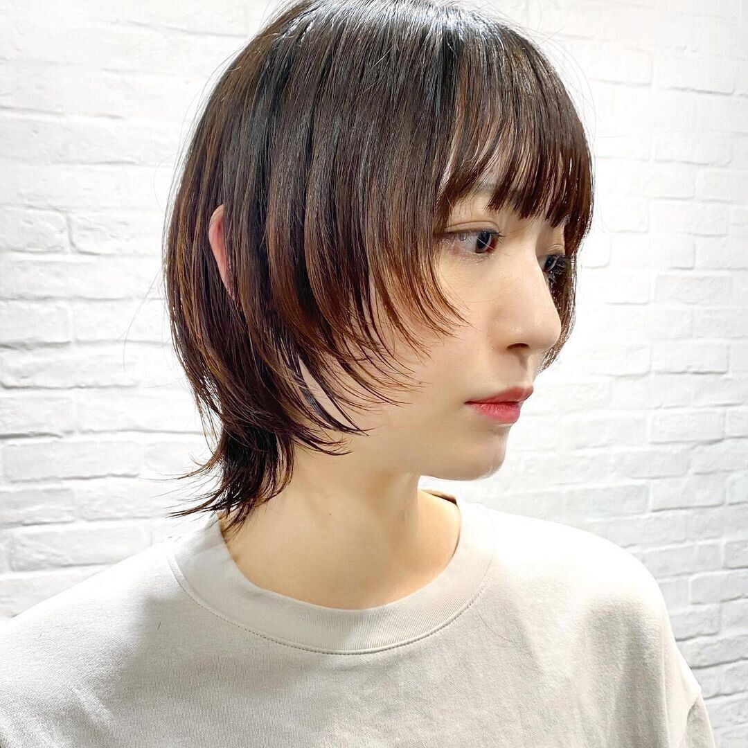 40代女性にもおすすめ!小顔効果もバッチリ!小顔に見えるネオウルフショート