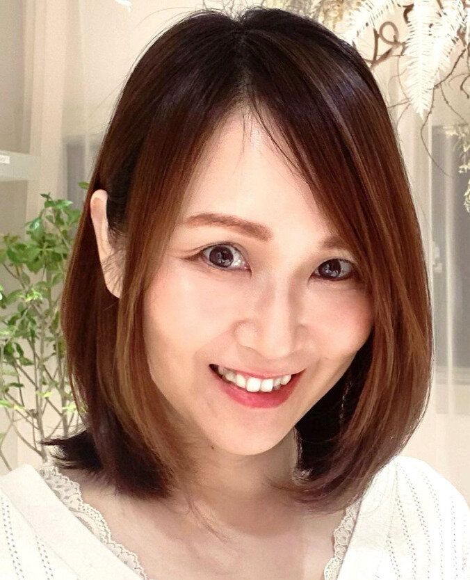 顔を小さく見せつつ、髪を綺麗に伸ばしたい方必見!大人のレイヤーボブ