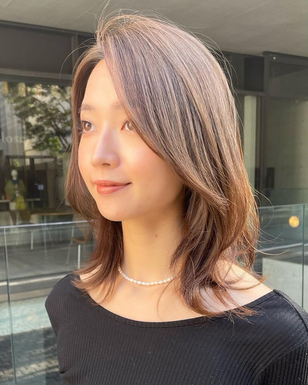 40代女性にもおすすめ!小顔効果もバッチリ!人気が高いミディアムレイヤースタイル