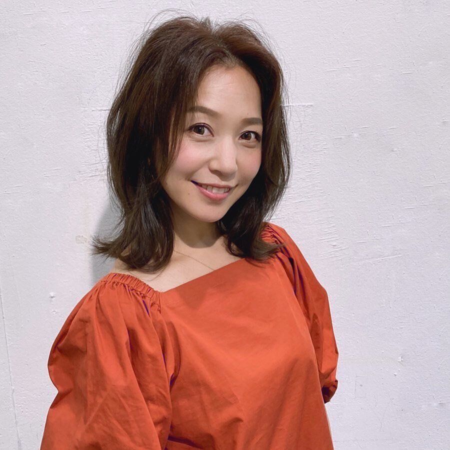 40代女性にもおすすめ!小顔効果もバッチリ!ふんわりボリュームトップで小顔な印象に!