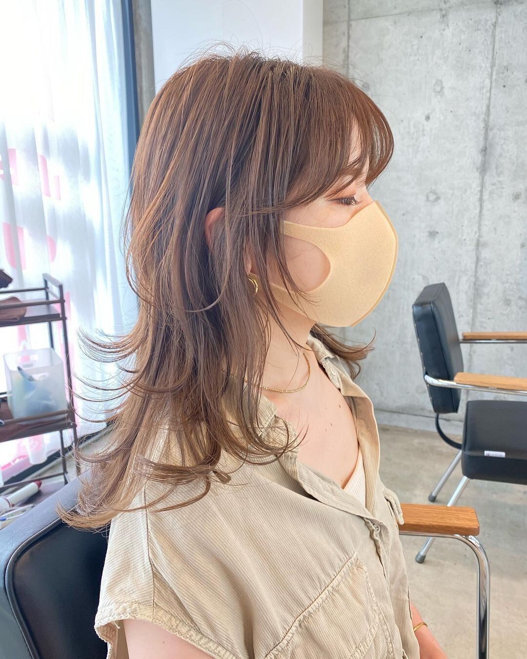 40代女性にもおすすめ!小顔効果もバッチリ!リップラインからレイヤーがはいったウルフロング