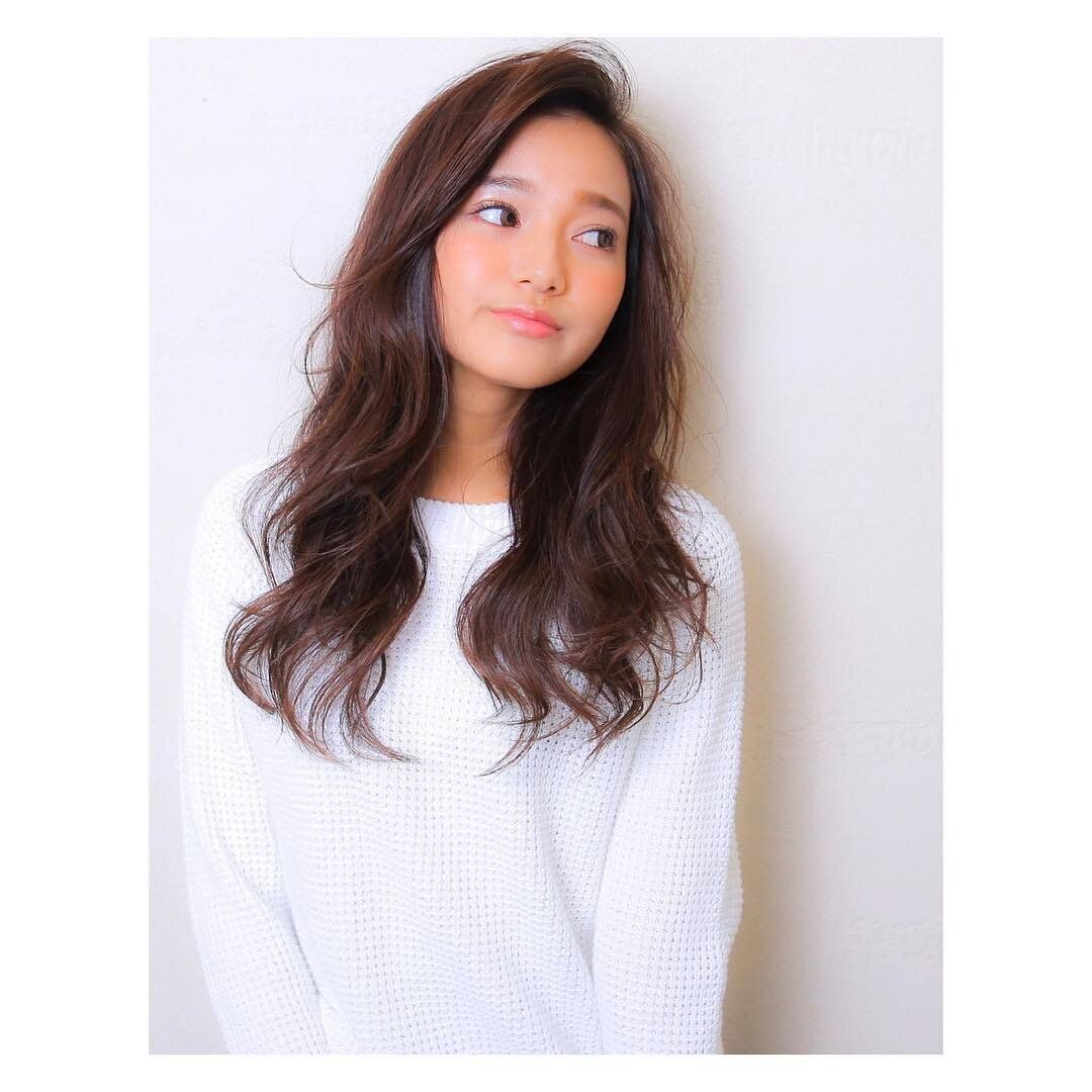 40代女性にもおすすめ!小顔効果もバッチリ!前髪なしで縦長ラインを強調すると小顔効果に!