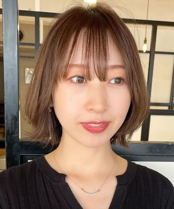 面長さんには長めの前髪がピッタリ!軽やかボブ