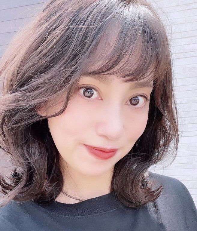 スタイリングが簡単!大人のフェミニンミディアム