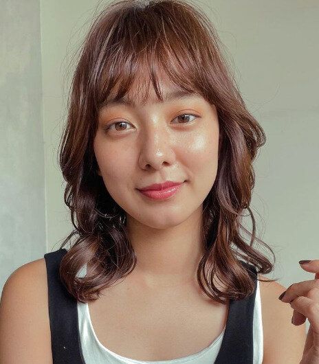 イマドキの軽さが重要!艶っぽいミディアムレイヤー