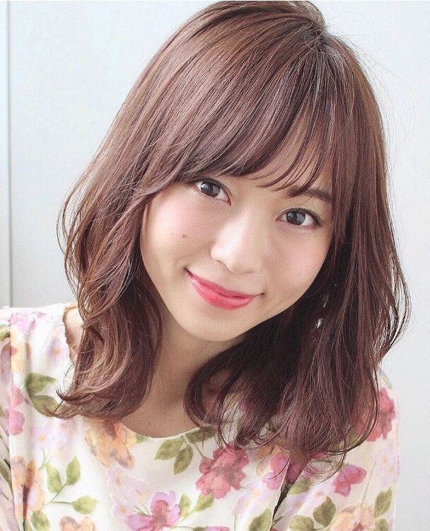黄金バランスで悩み解消!ふわっとミディアムヘア
