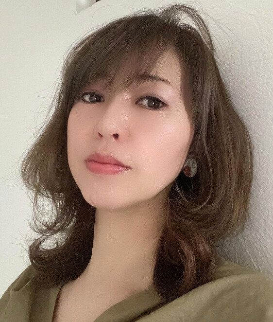 ひし形シルエットがポイント!大人のミディアムヘア