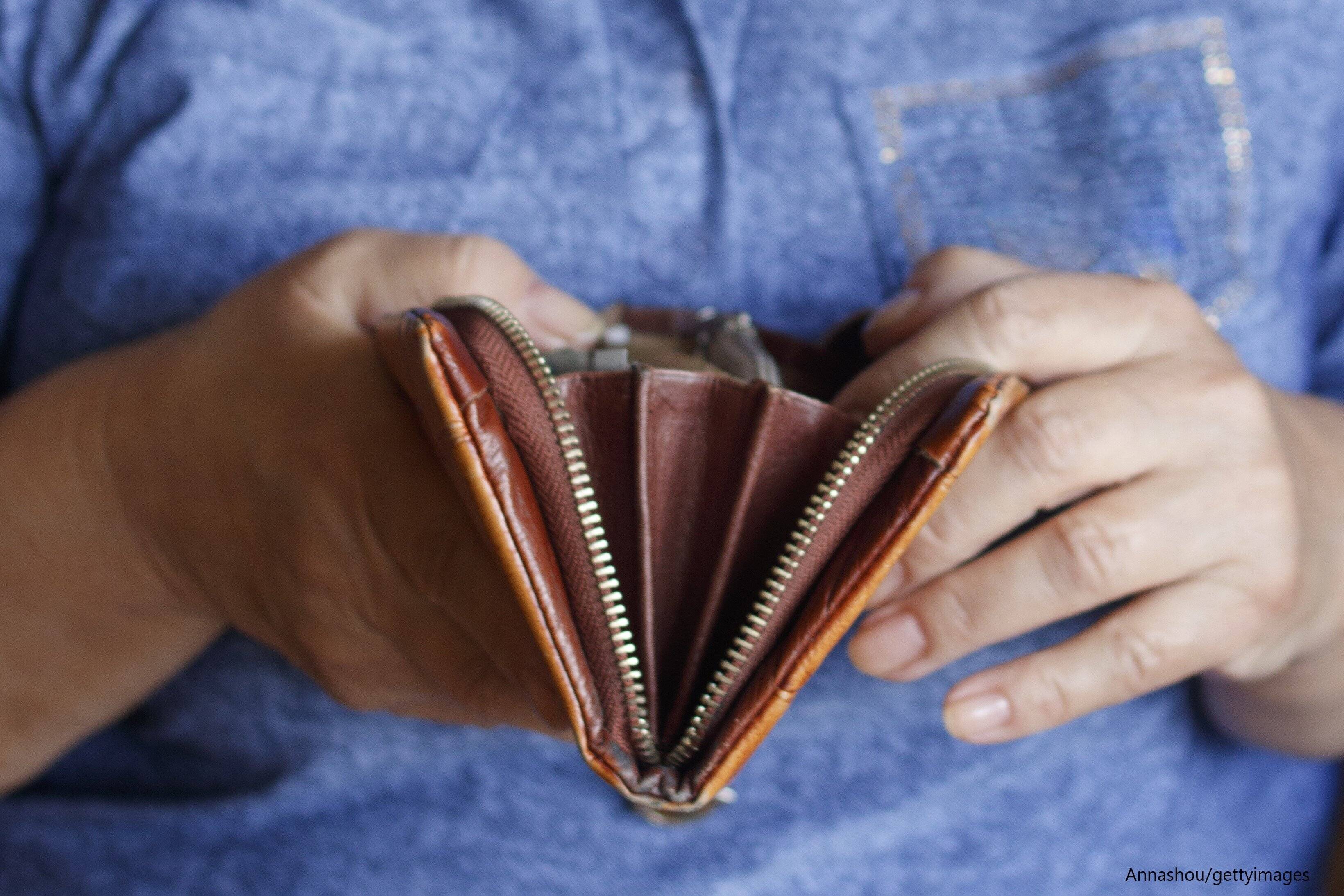 財布の中に現金は「少額」のみ！