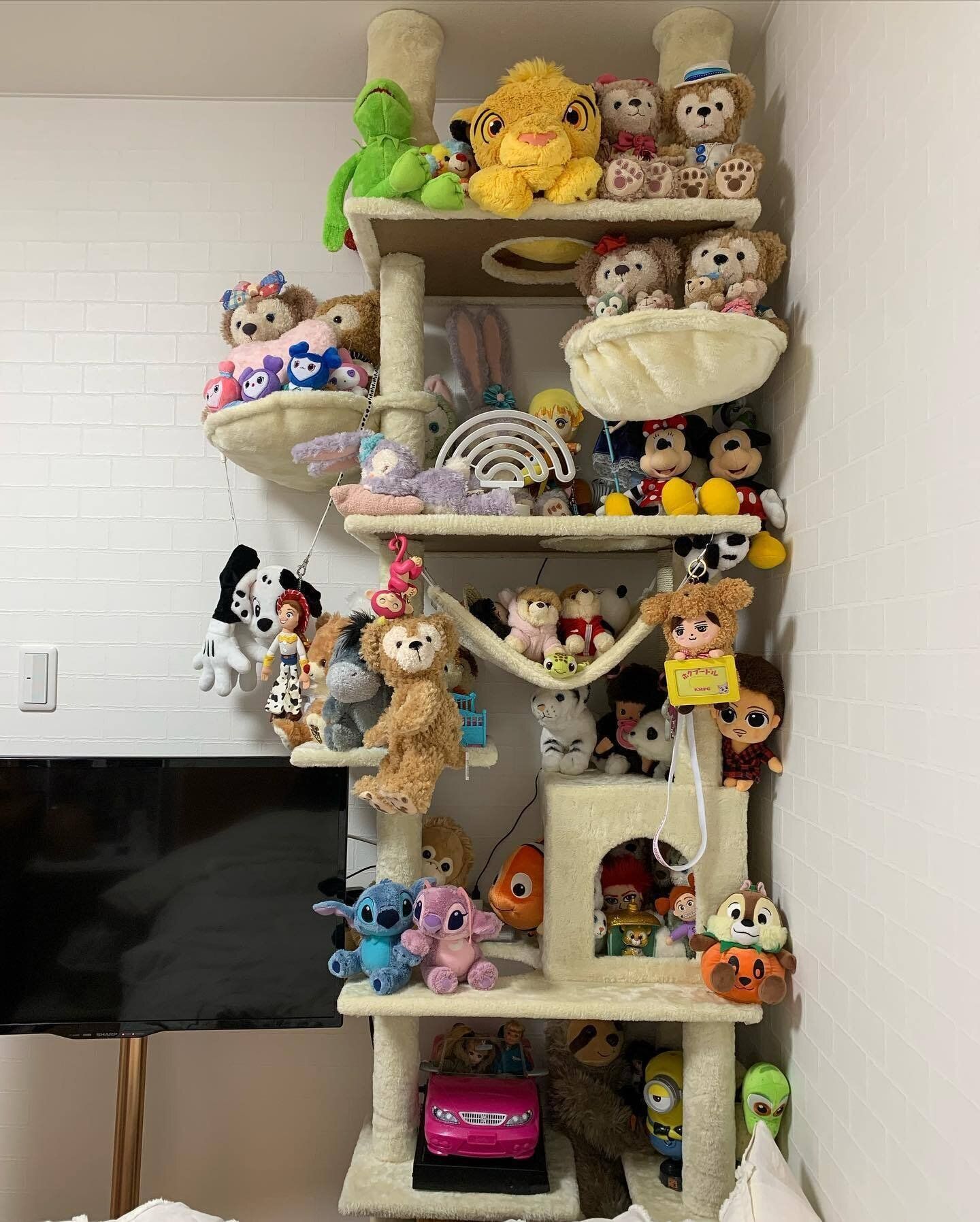 キャットタワーを使ってぬいぐるみを収納