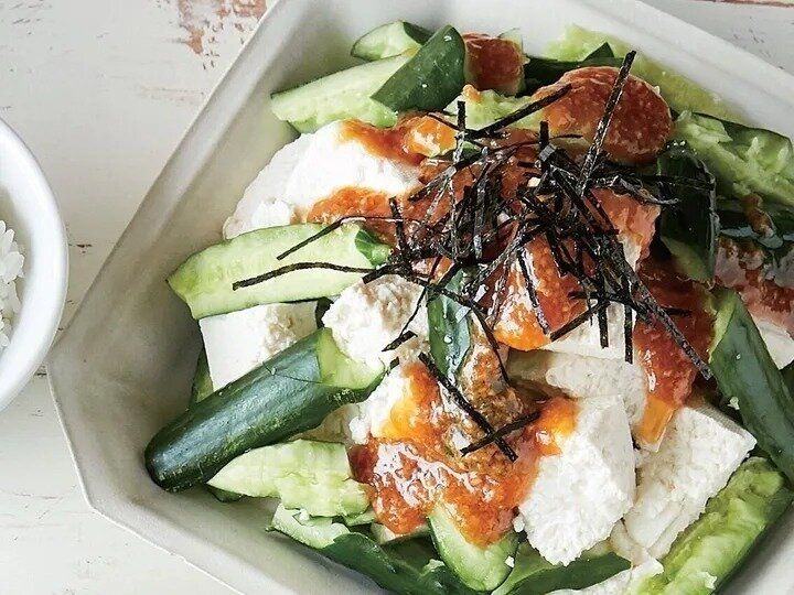 みそドレがよくからむ♪たたききゅうりとちぎり豆腐のサラダ