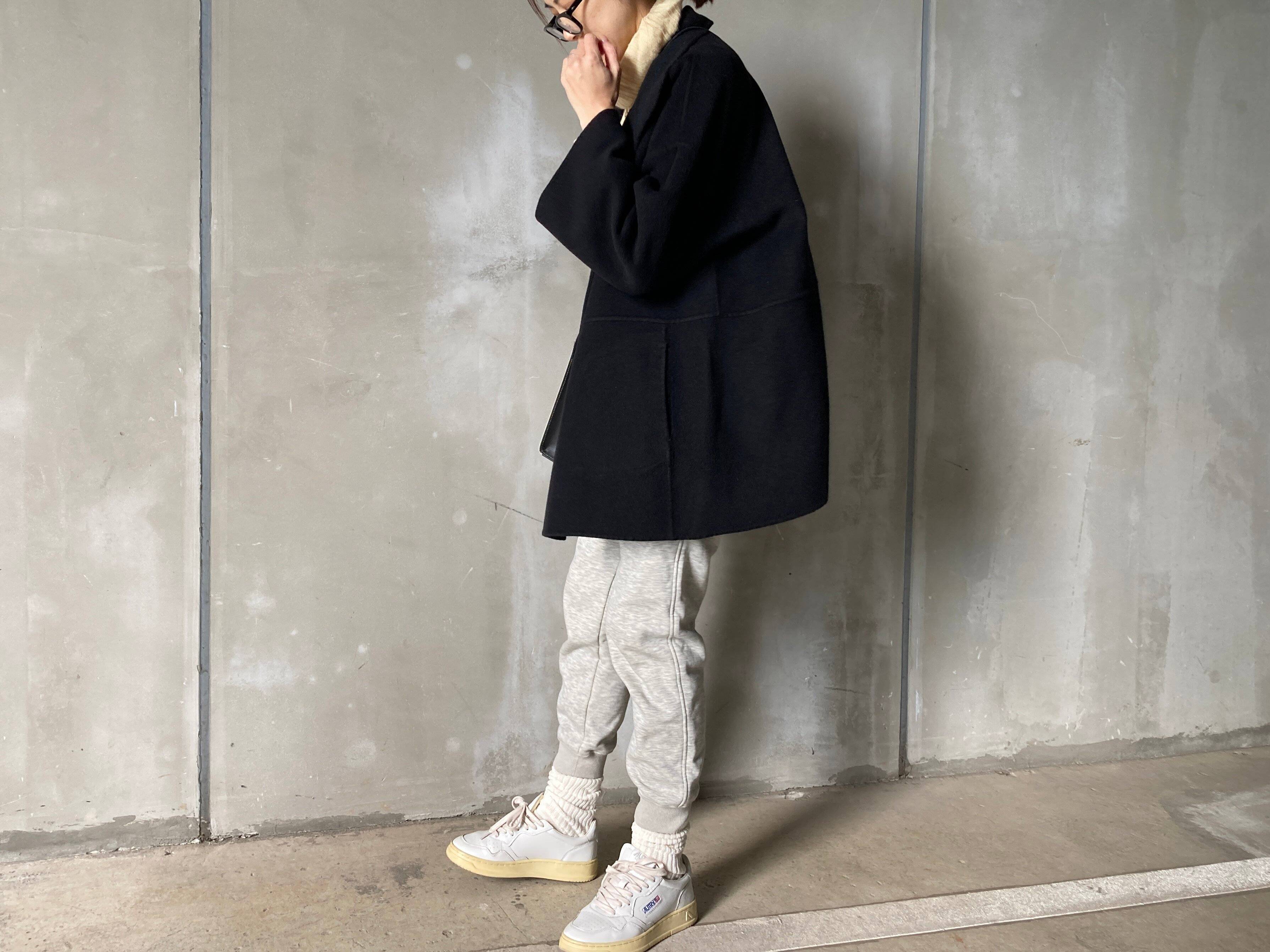 【スウェットパンツVSニットパンツ】リラックスしたい日の究極のご近所着はどちらがいい?