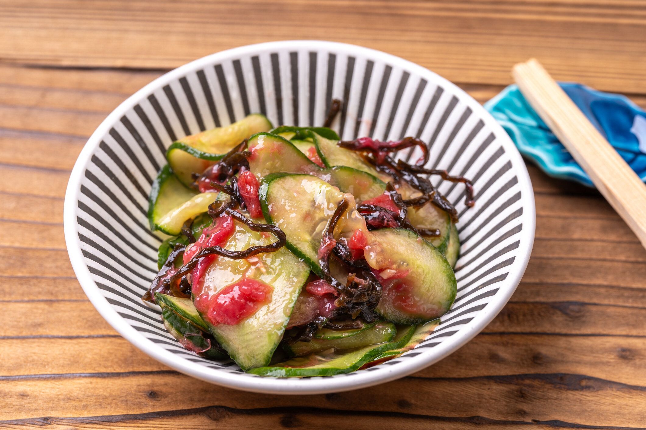 梅塩と昆布海苔で味付けしたキュウリ