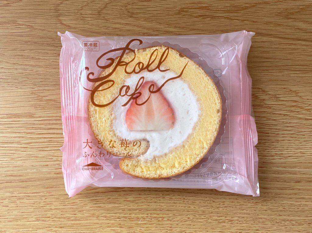 大きな苺のふんわりロールのパッケージ