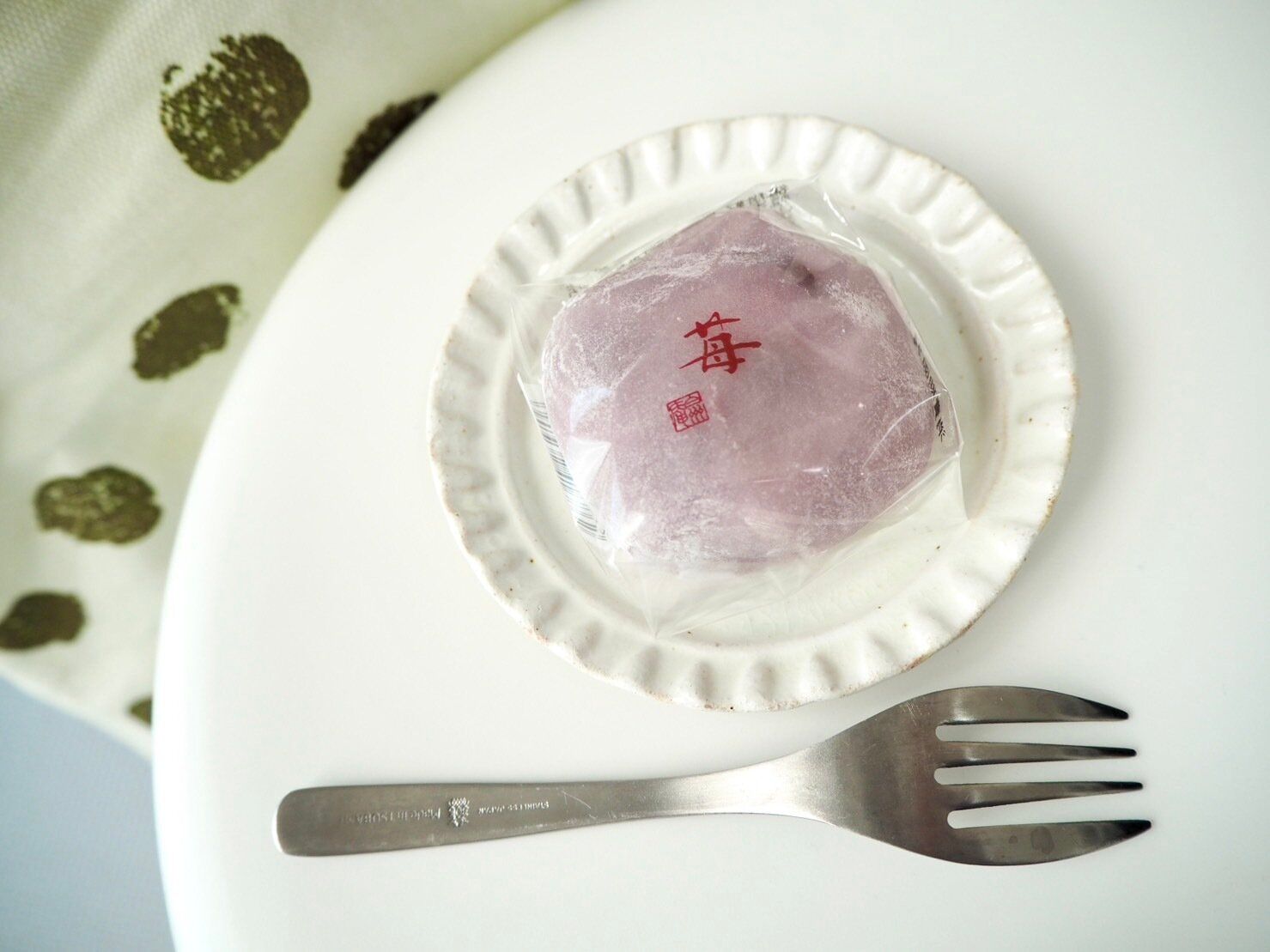 シャトレーゼ「白州名水大福 苺」商品写真