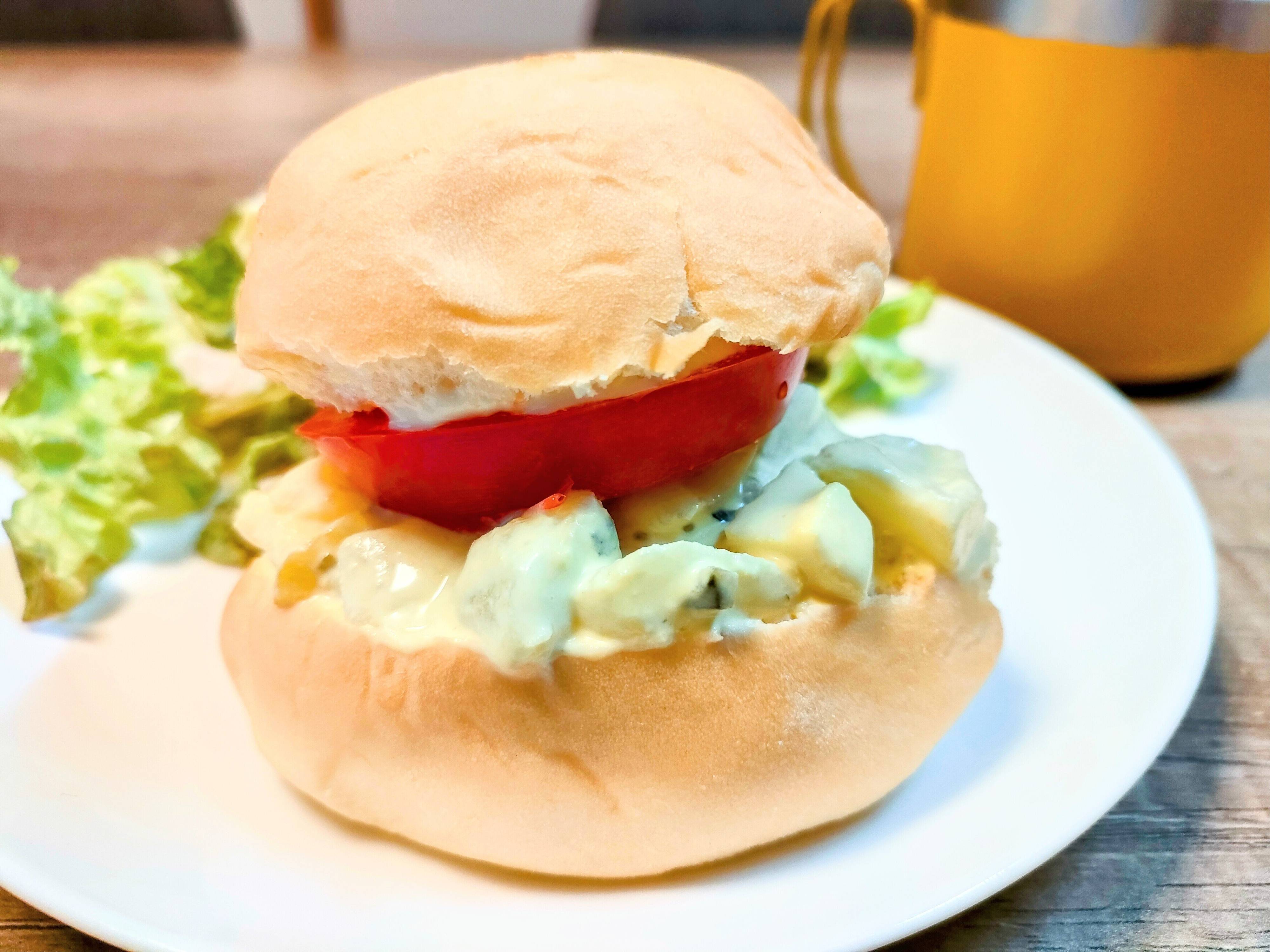 ポテトサラダのロールパンサンド