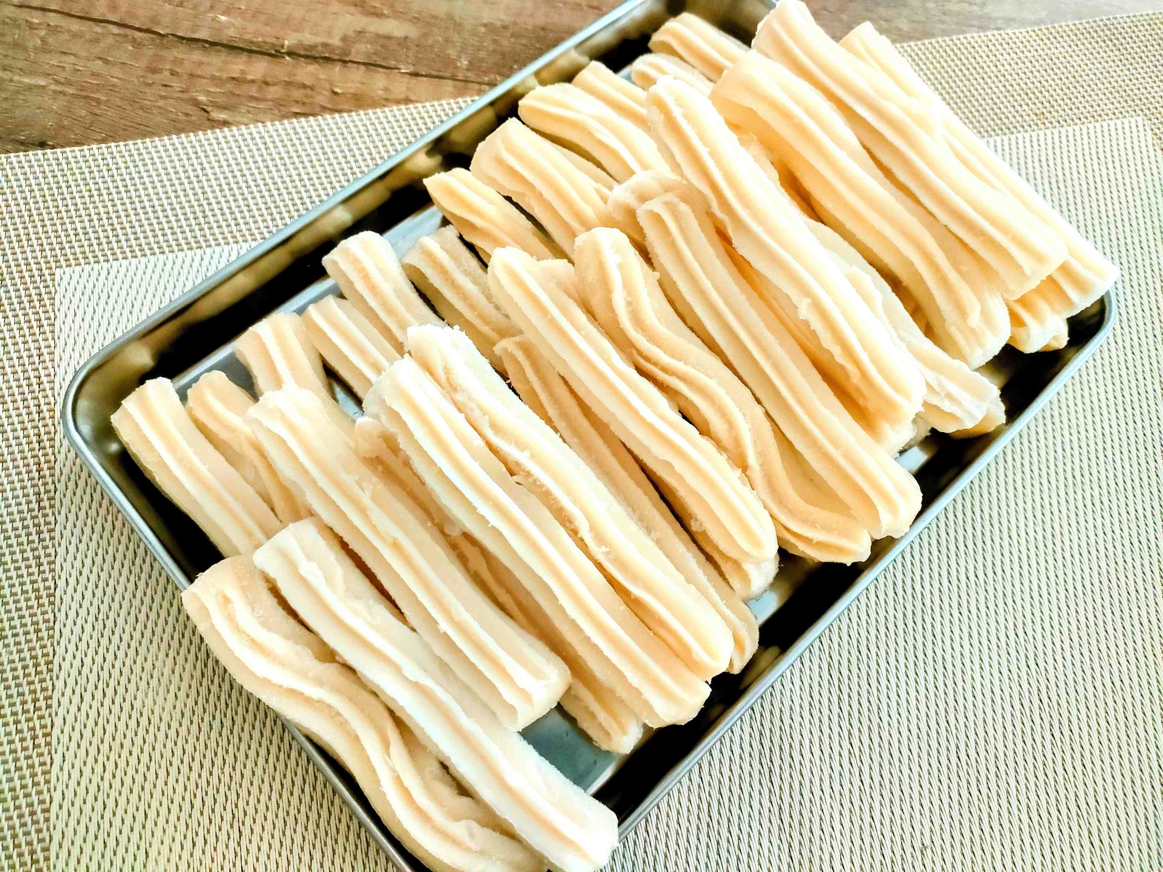 36本の揚げる前のチューロス