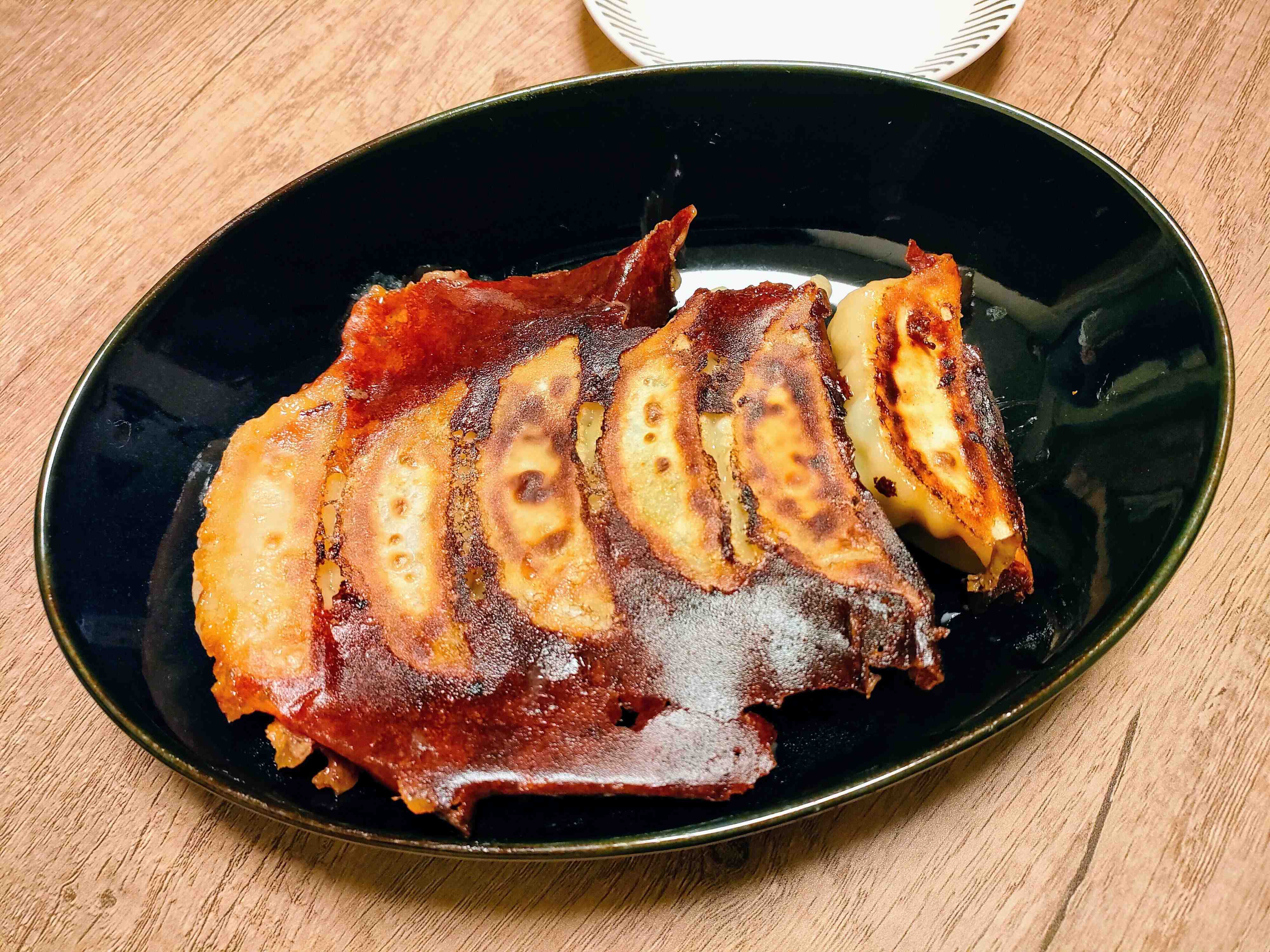 アレンジレシピのチーズ羽根つき餃子