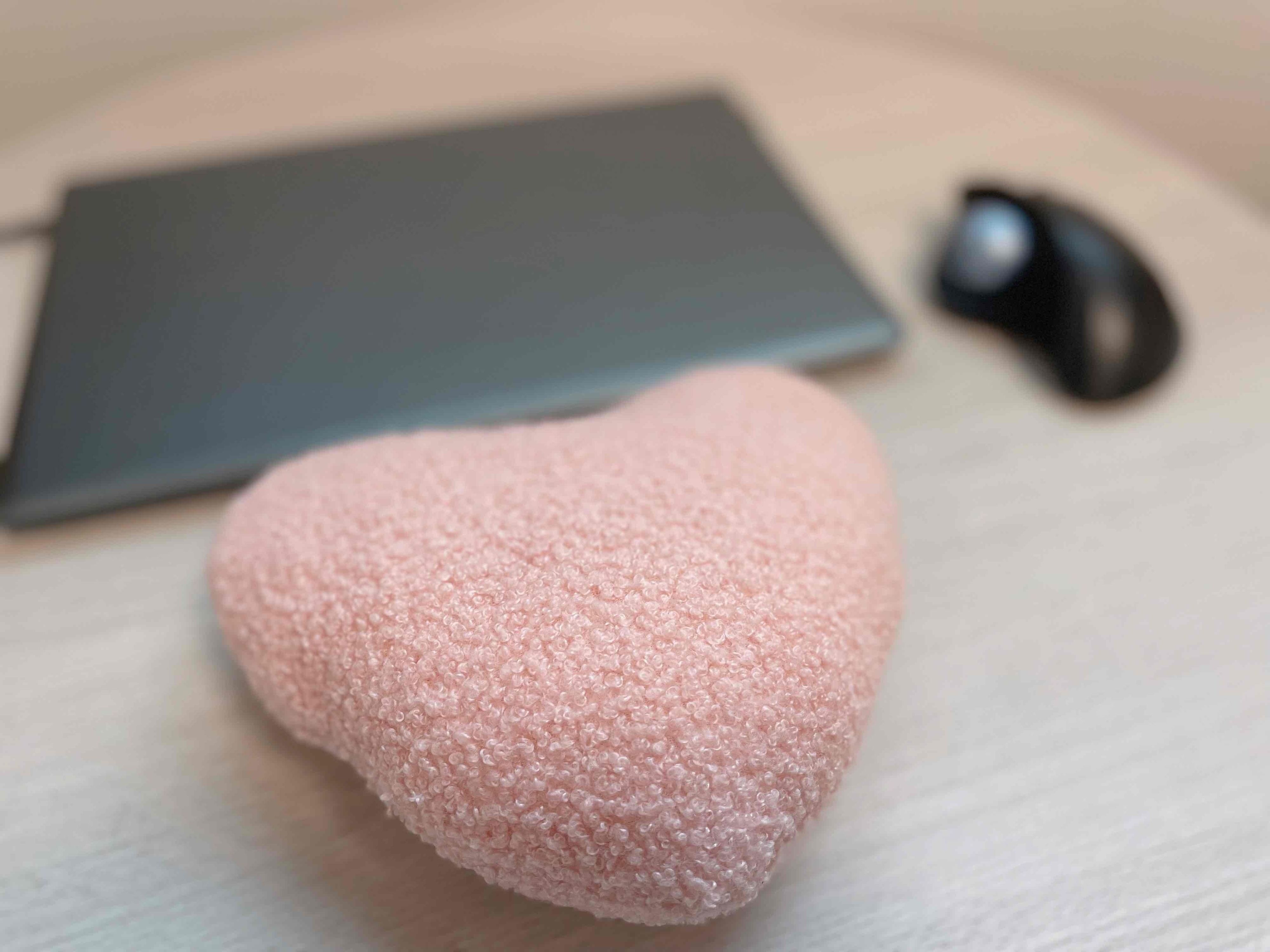 デスクワークのうたた寝のお供にもいい感じ