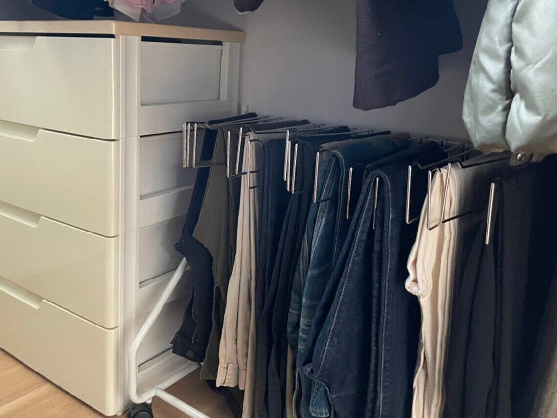 クローゼットが狭い…は効率が悪いだけかも！スペースが「倍になる」収納テク・アイテムを整理収納のプロが紹介