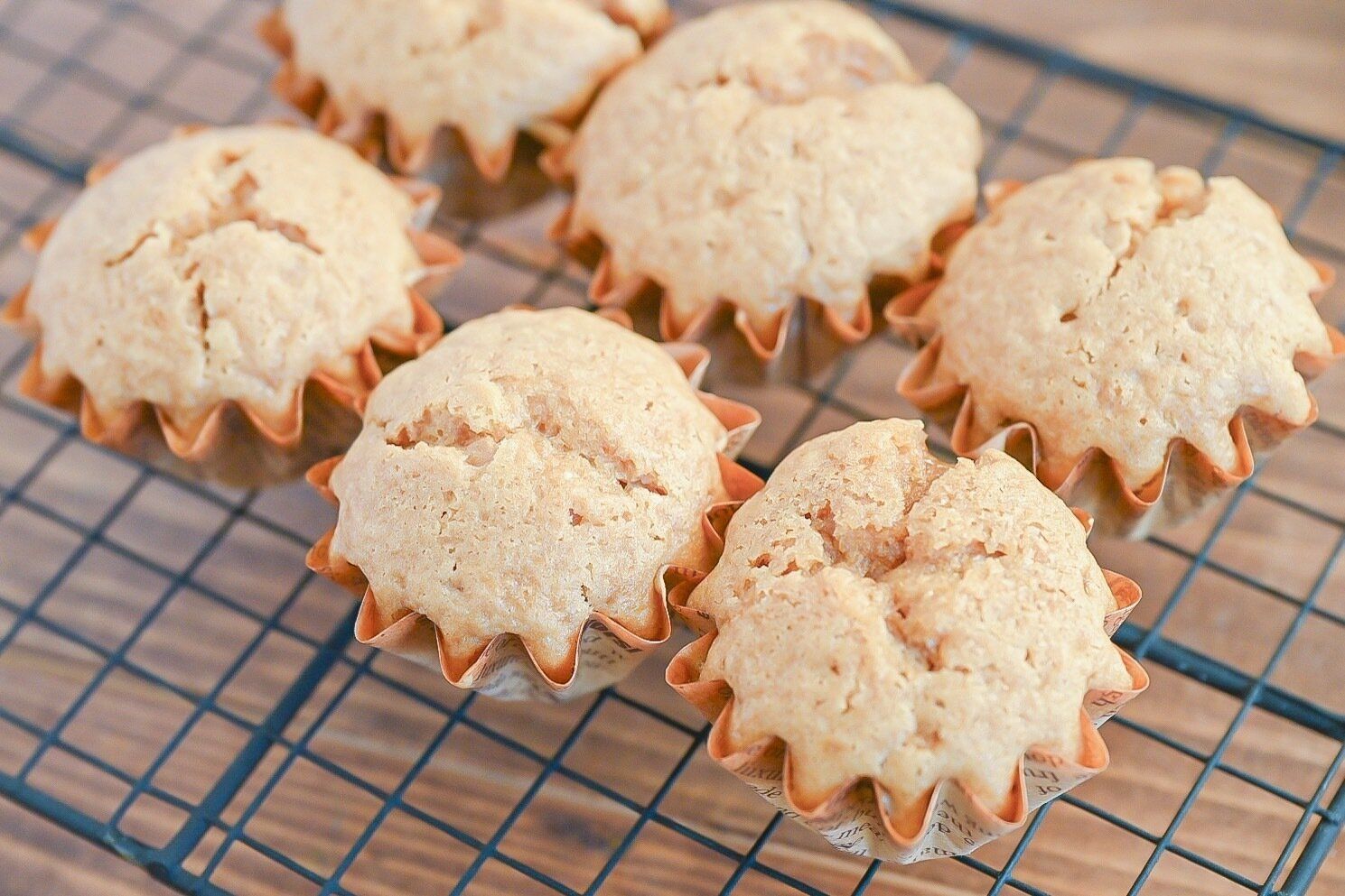 網の上にのった紅茶マフィン