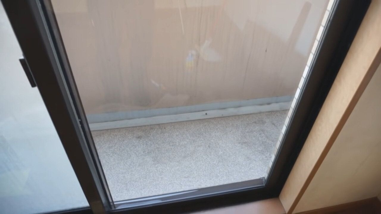 2.エタノールを吹きかけ、乾いた雑巾で拭く