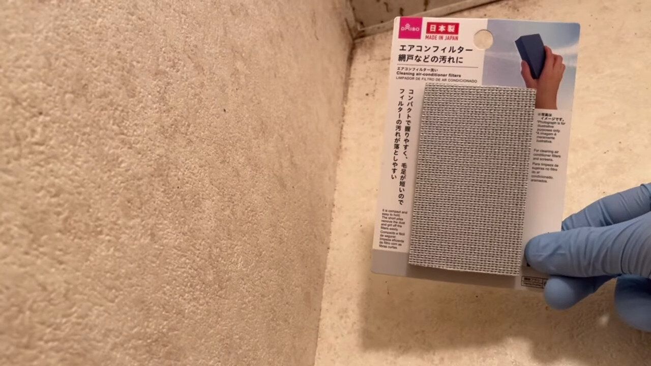 2.エアコンフィルター洗いで汚れをかきだす