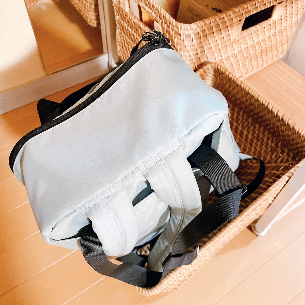 下段手前にバッグ