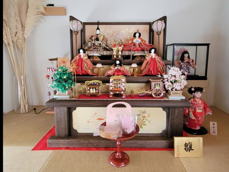 【3COINS】これは可愛い！飾って見て楽しめるお雛様のお供え菓子