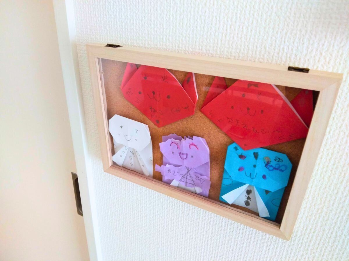 ダイソーの額に入れた折り紙作品