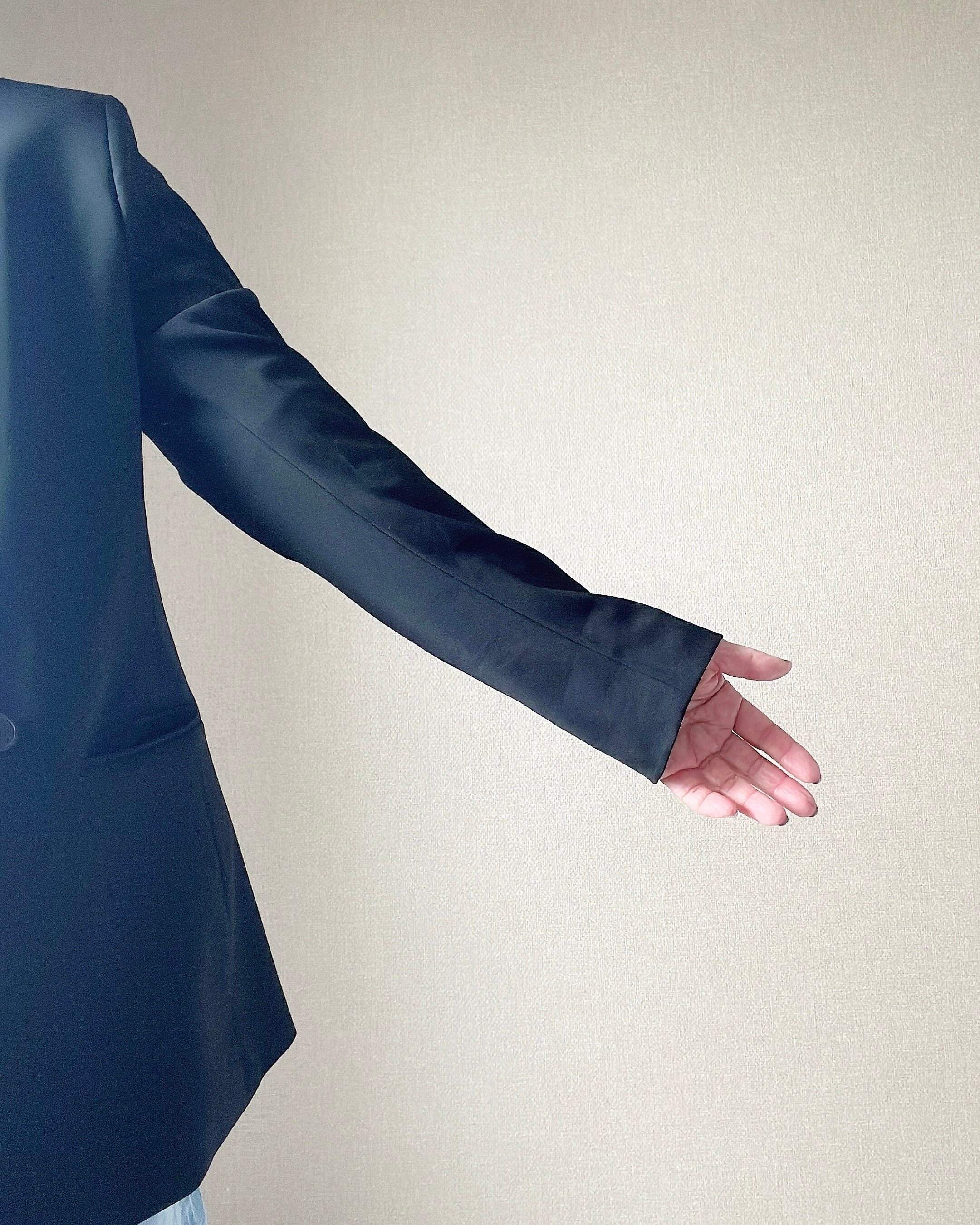 手首を出すと細く見える