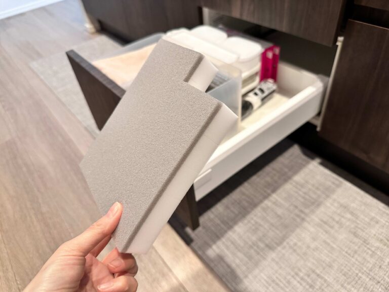 【ダイソー】収納場所に困らない！ちょっとした隙間に収納できるメラミンスポンジ
