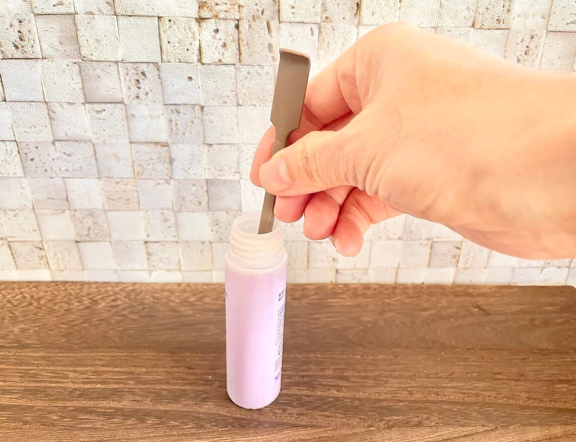 【ダイソー】細いボトルの化粧品も最後まで使える！収納もこまらない便利アイテム