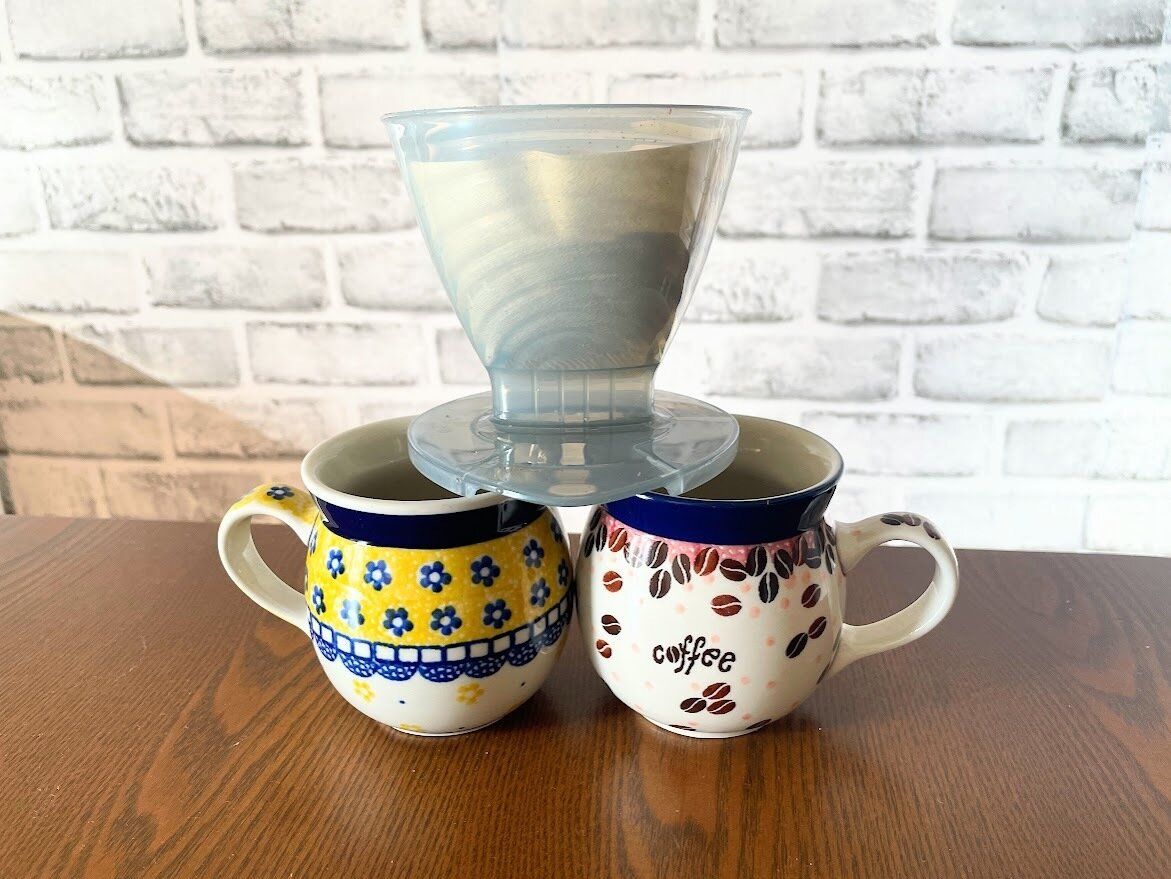 【ダイソー】2杯のカップに直にコーヒーを落とせる!おもしろ便利なドリッパー