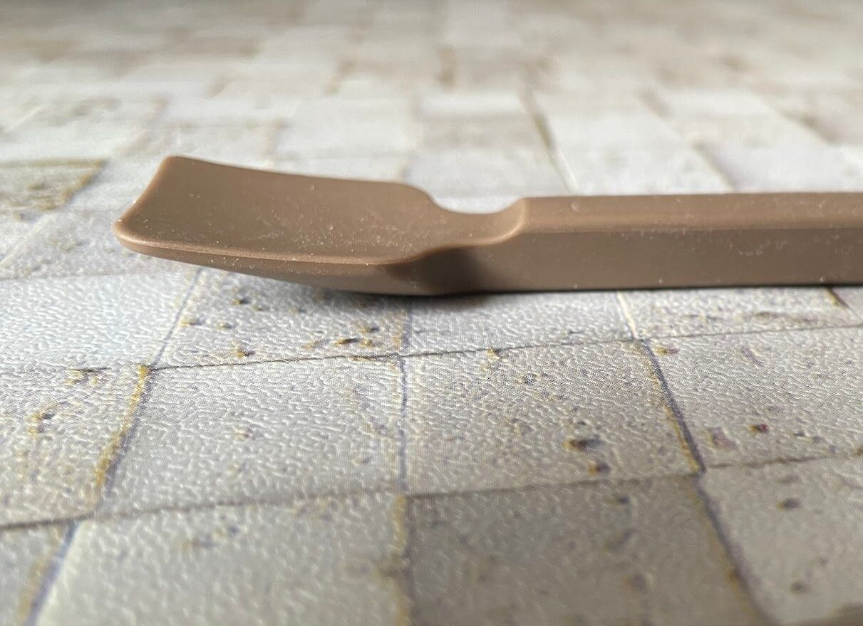 置いたときに先が浮く