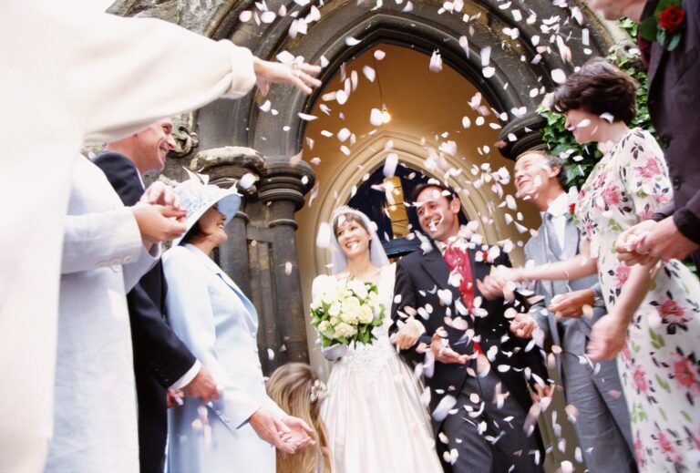 友人の結婚式で突然求められたスピーチ。夫が話した「幸せな結婚」のカギを称賛する声が続出！