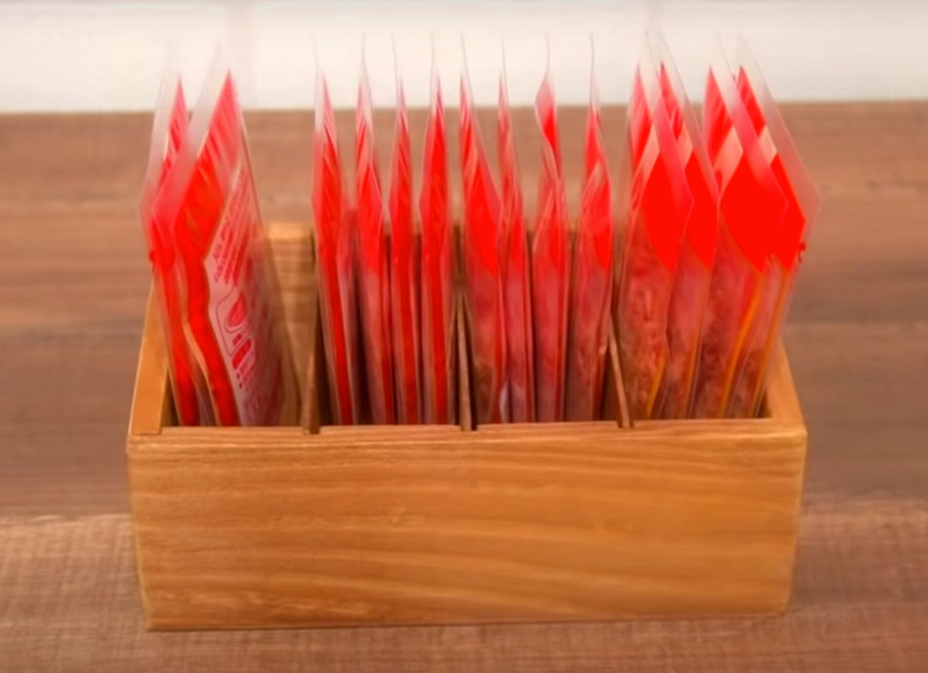 100均の仕切りケースに収納