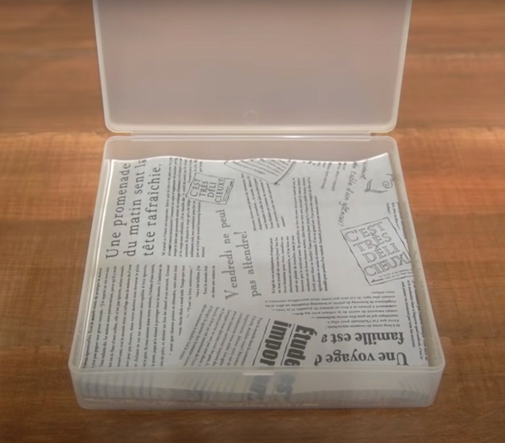 100均ケースに紙ナプキンを収納