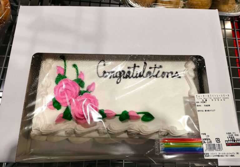 【コストコ】定番ケーキが小さくなって登場！「クォーターシートケーキ」