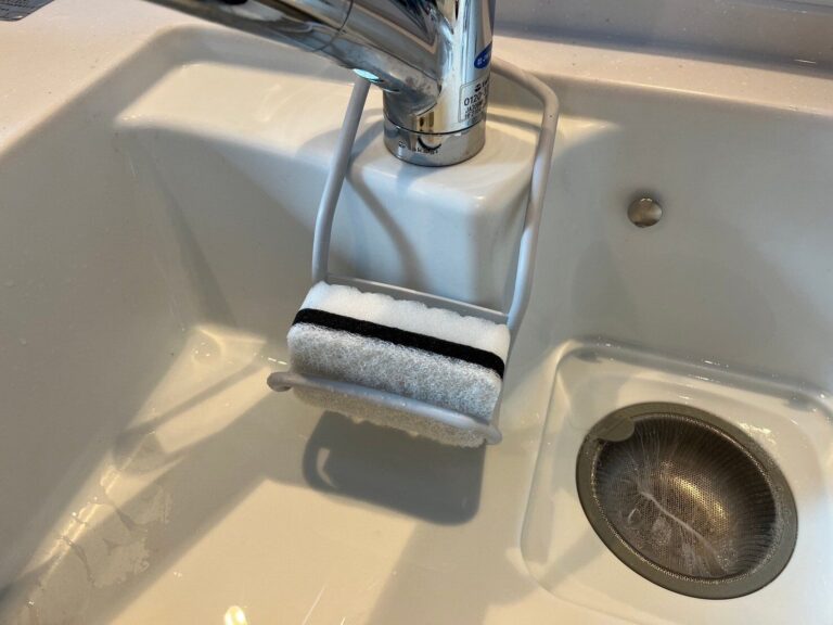 【ダイソー】スポンジどこ置く？がついに解決！お手入れラクラク水切りホルダー