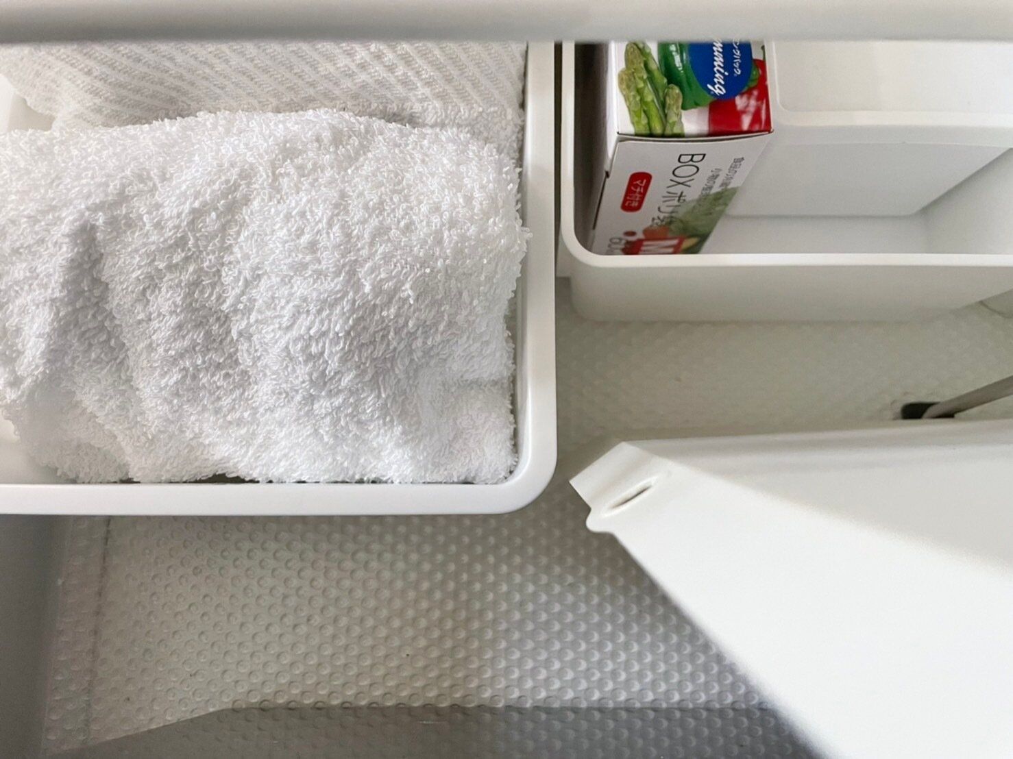 場所に合わせて伸縮できて便利!セリアの伸縮収納トレーで隙間知らず!